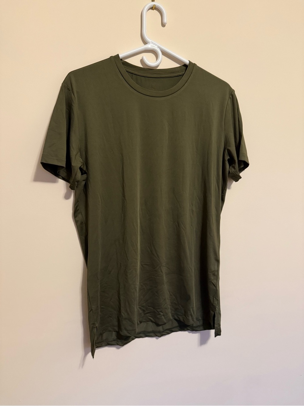 ZYIA Men’s Short Sleeve Crew Tee in Olive
